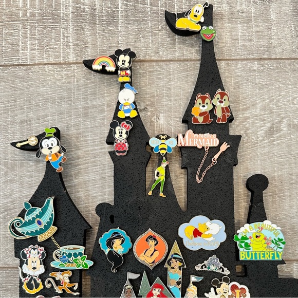 54 Disney Pins & Disney Castle Pin Board Collectors Collectable Trading - Picture 3 of 11
